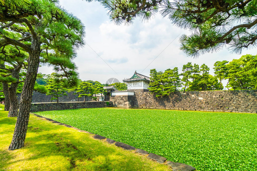 在东京市日本城建有护城和桥的帝国宫殿城堡图片