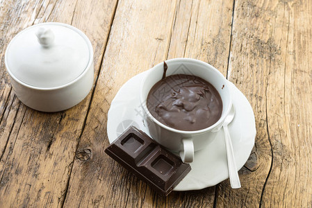 杯子里的热软糖巧克力图片