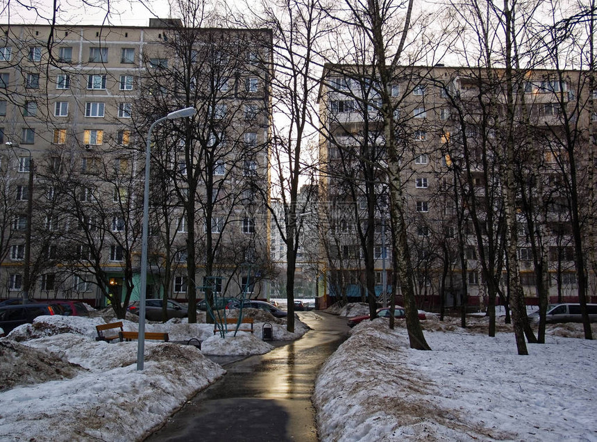 莫斯科雪中院子图片