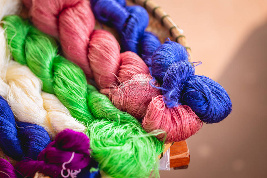彩色染丝绸纺织布料手织图片