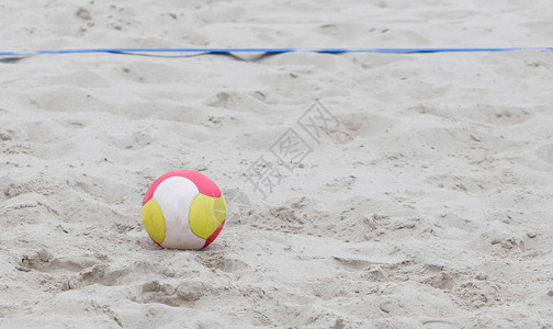 沙滩排球比赛的细节球图片