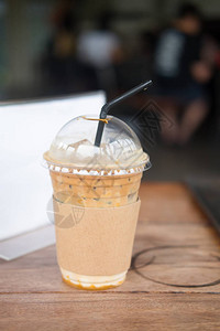 焦糖玛奇朵冰咖啡配吸管图片