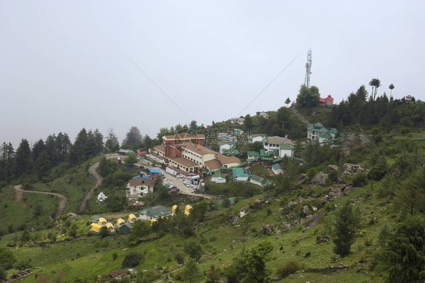 奥利是印度北阿坎德邦喜马拉雅山脉查莫利区的一个滑雪胜地它位于海拔2图片