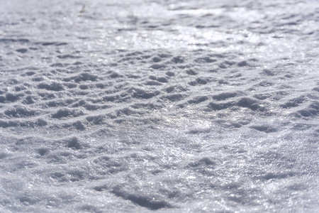 山壁的表面或融化的春雪在图片