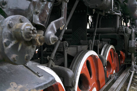 具有前轮活塞和操纵杆的蒸汽图片