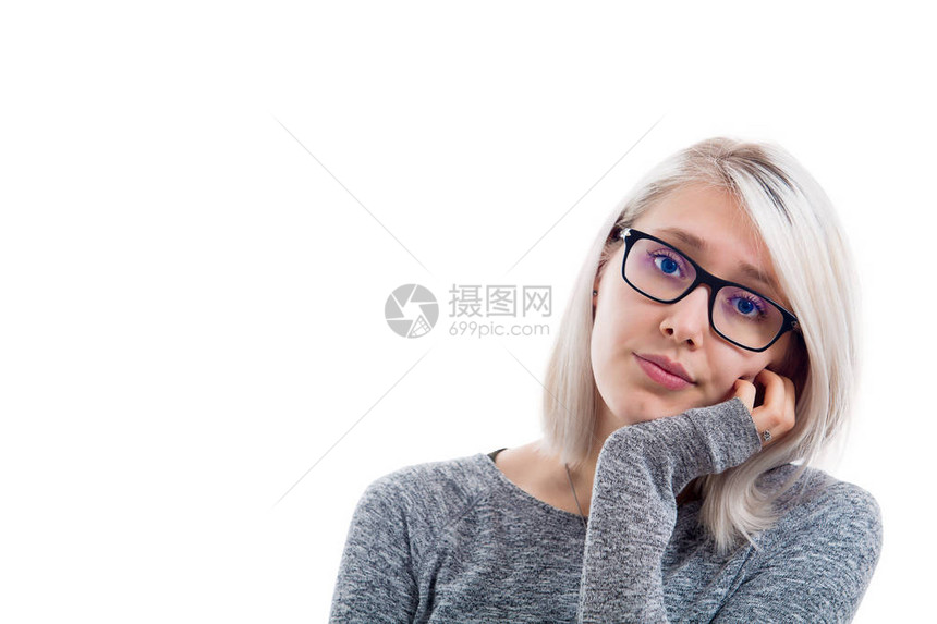 一个年轻有魅力的女人在白色背景下被隔离的悲伤恳求的样子手在下巴的疲倦图片