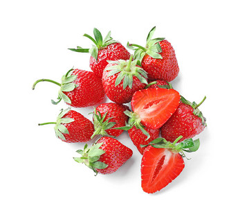 白色背景上的甜熟草莓图片