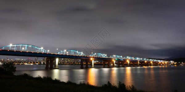 韩国首尔黄昏时横渡汉河的东杰克大桥DongjakB图片
