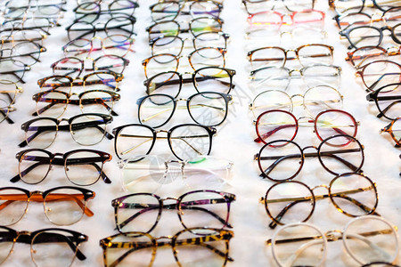 时装眼镜在市场上销图片