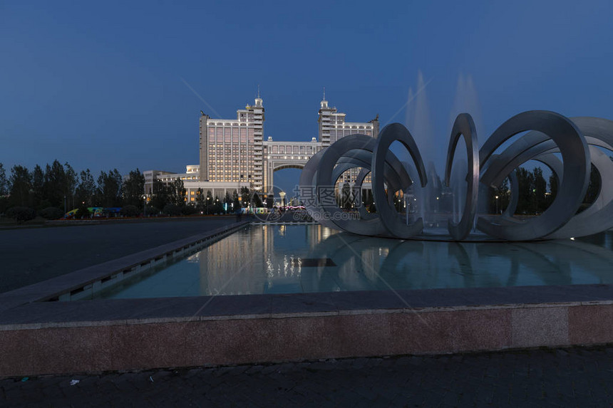 在哈萨克斯坦阿斯塔纳日落期间图片