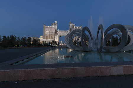 在哈萨克斯坦阿斯塔纳日落期间图片