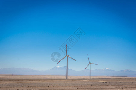 智利阿塔卡马沙漠两座具有火山图片