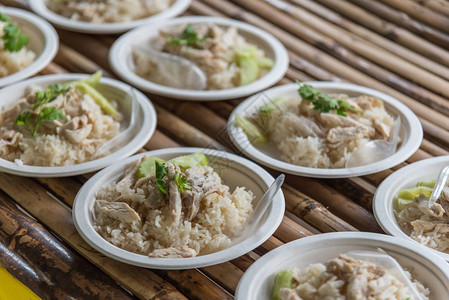 用鸡汤蒸的米饭海南鸡饭在泰国街头图片