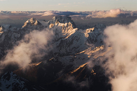 Elbrus日落时乌高清图片