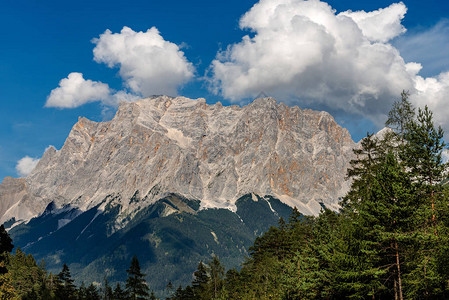 楚格峰2962m的高山景观图片