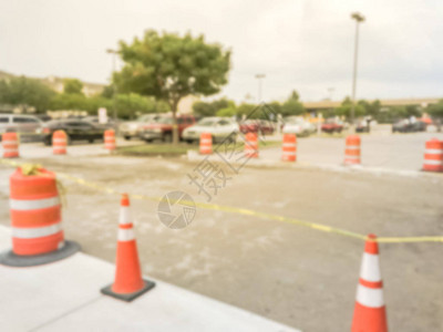 美国得克萨斯州批发零售商店正在改造的停车场地块图片
