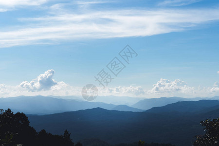 山景天空和山景图片