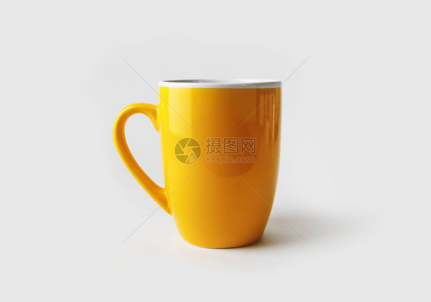 空黄色茶杯或咖啡杯反图片