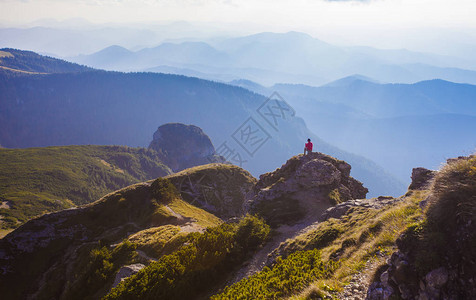 罗马尼亚塞拉劳美丽的山地景观图片