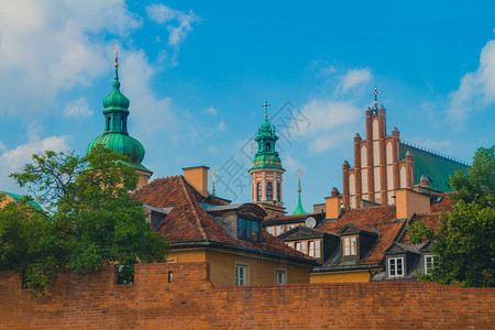 华沙老城建筑和教堂图片