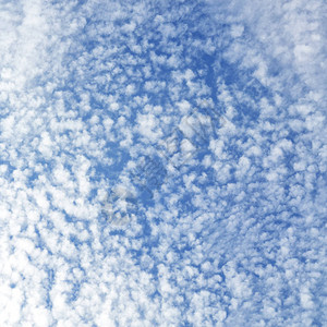 在天空中云层和空间如自由的图片