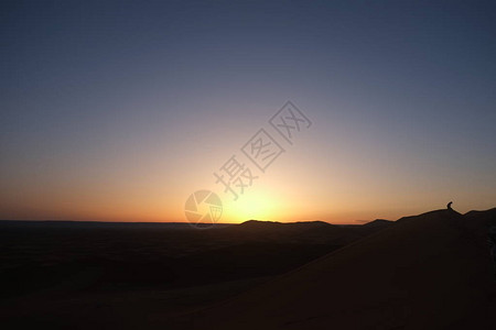 撒哈拉沙漠的日出图片