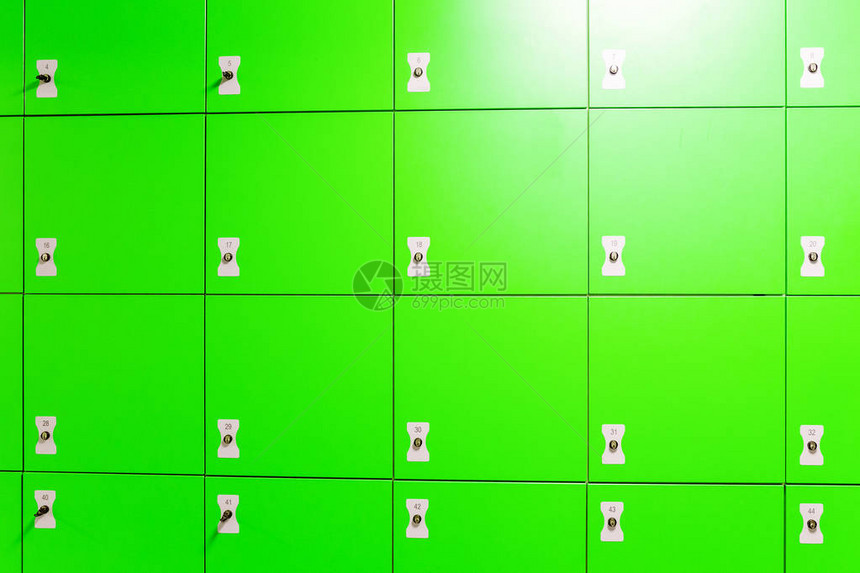 绿色自动化自助邮政终端机或储物柜接收包裹或图片