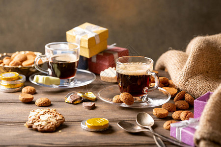 流连忘返荷兰节日Sinterklaas咖啡节早餐Kruidnoton传统甜点和礼物背景