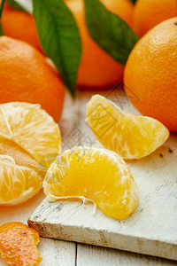 桌上的柑桔橙果图片