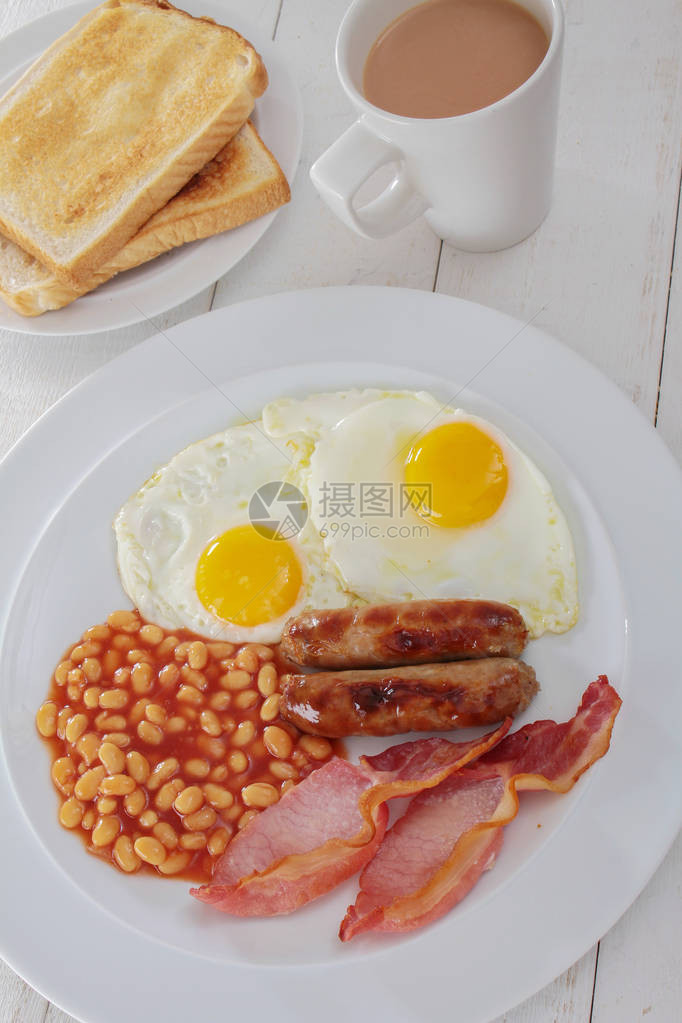 传统煮熟的全套英式早餐图片