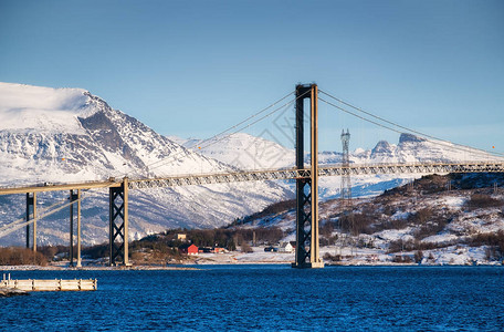 白天的桥道路和运输挪威罗弗敦群岛的自然景观图片