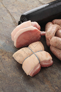 生猪肉切块和生产图片