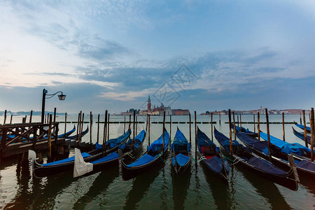 Gondolas在意大利威尼斯图片