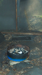 芬兰帐篷内的壁炉图片