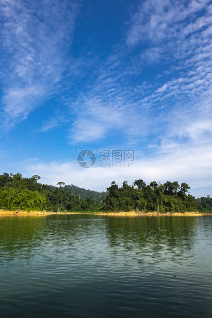 位于马来西亚佩拉克的皇家贝拉姆公园热带雨林地貌周围美人图片