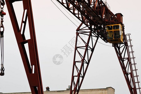 工业铁制大型金属龙门起重机图片