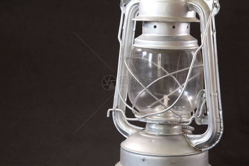 一辆优雅的油灯来自普埃布拉图片