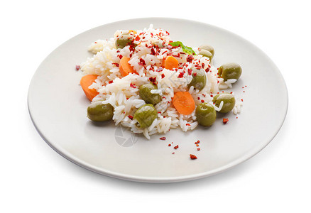白色背景上美味的米饭和蔬菜的盘子图片
