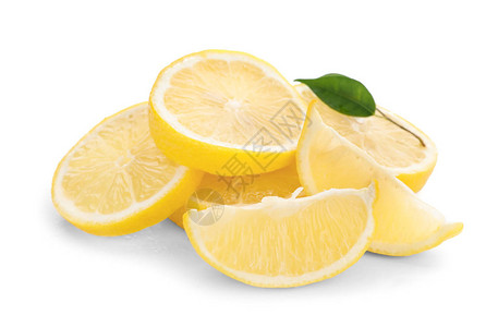 白色背景上的切片成熟柠檬图片