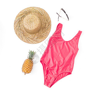 菠萝果太阳眼镜草帽和白色背景的粉色比基尼泳衣的时装成分图片