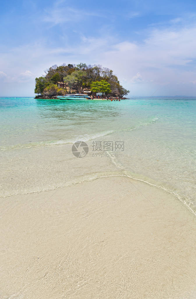 塔布岛的景色奇异的海滩和清澈的水在泰安群岛的安图片