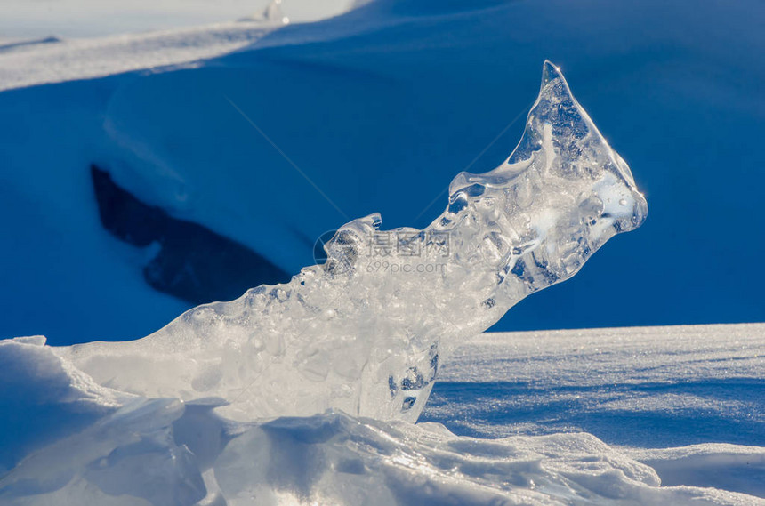 冰冻的贝加尔湖附近雪图片
