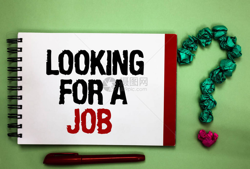 显示寻找工作的书写笔记展示失业者求职招聘人力资源青瓷色背景红边记事本字母绿色查询标图片