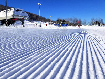 魁北克圣索韦尔高山滑雪小径上的图片