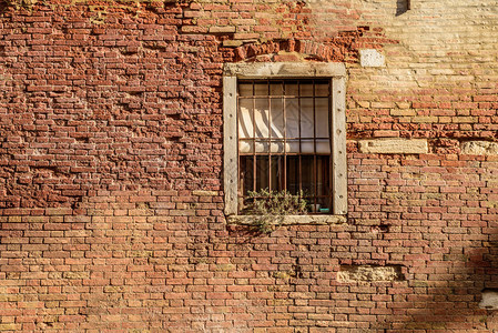 意大利威尼斯的乡村砖墙和财产之窗图片