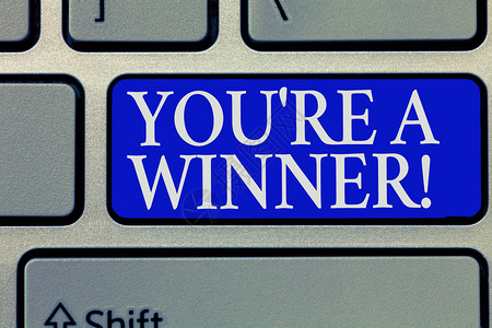 概念手写显示你是赢家展示在比赛中获得第一名或冠图片