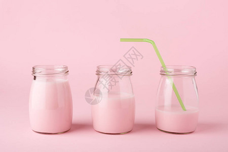 三玻璃瓶水果酸奶图片