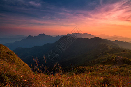 在泰国清莱的PhuChiFa山峰图片