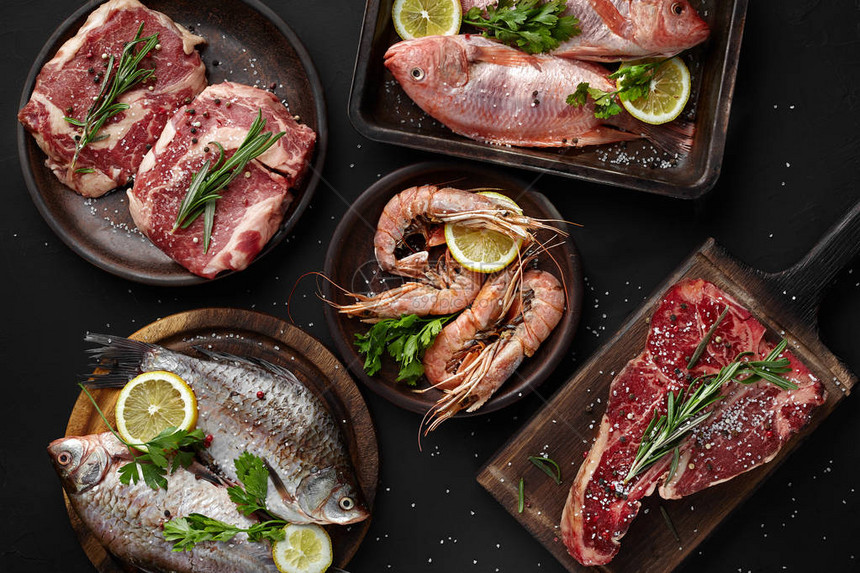 鱼类肉类牛排和虾的组别图片