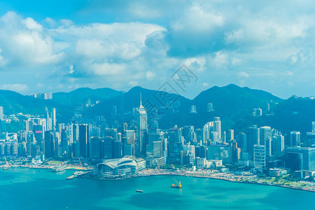 蓝天背景下香港城市天际线的美丽建筑图片